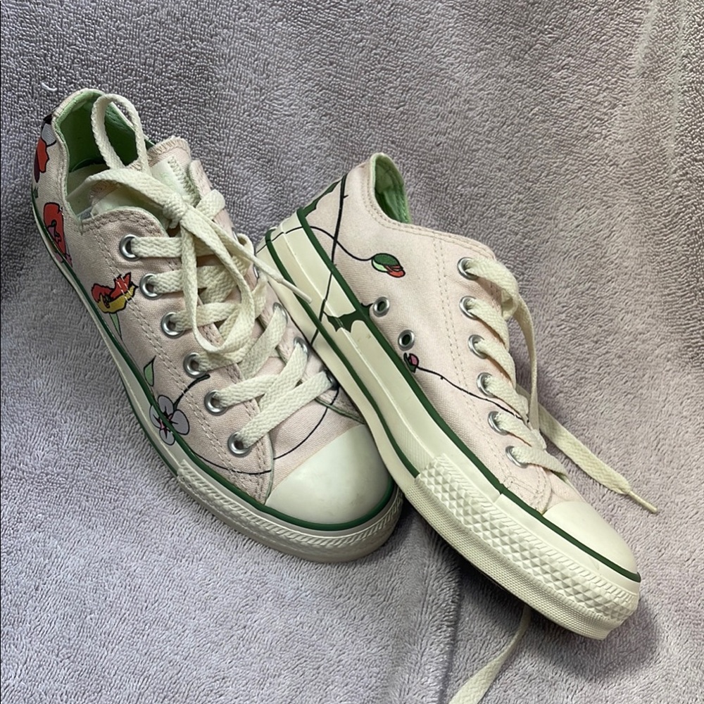Converse All Star ladies size 7 floral Sneakers